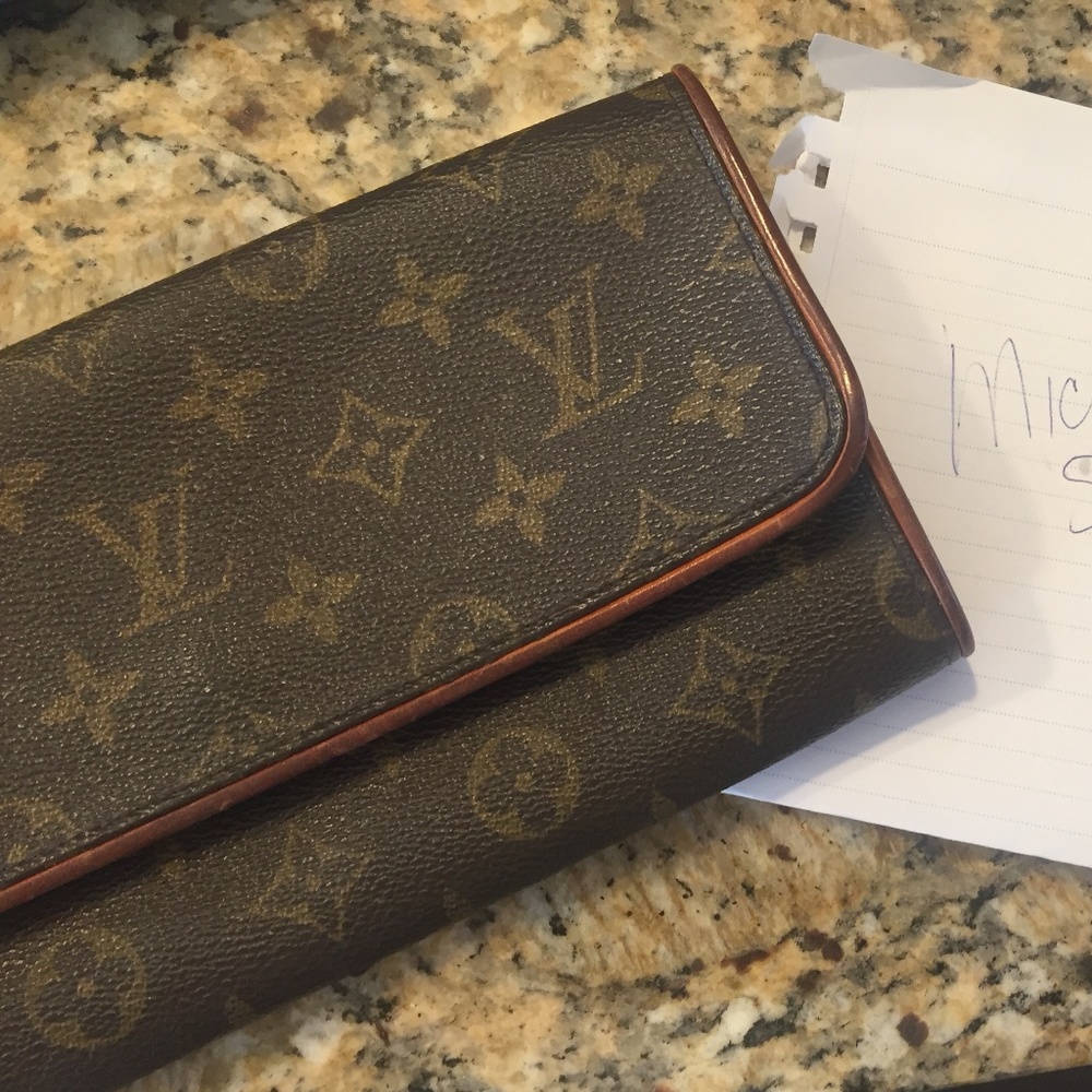 LOUIS VUITTON POCHETTE FLORENTINE CLUTCH